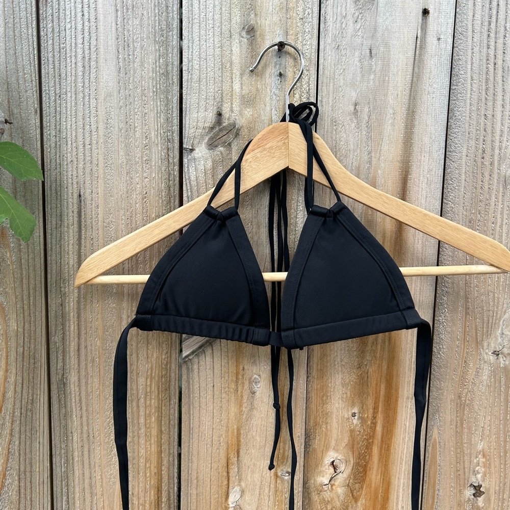 Black bikini top